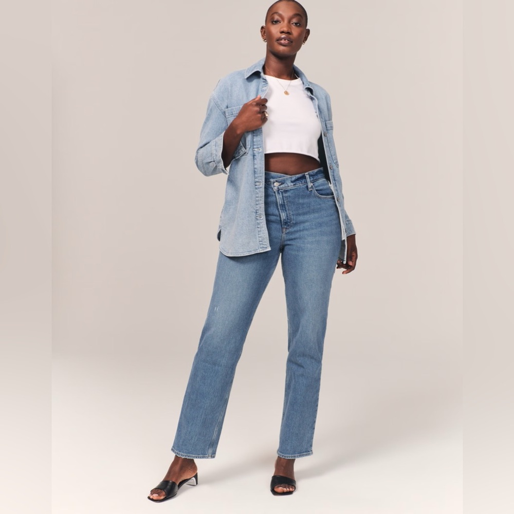 New! Abercrombie Curve Love Ultra High Rise 90s Straight Jean